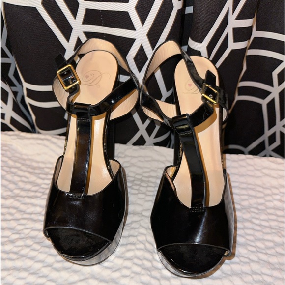 Sexy heels - Picture 2 of 4